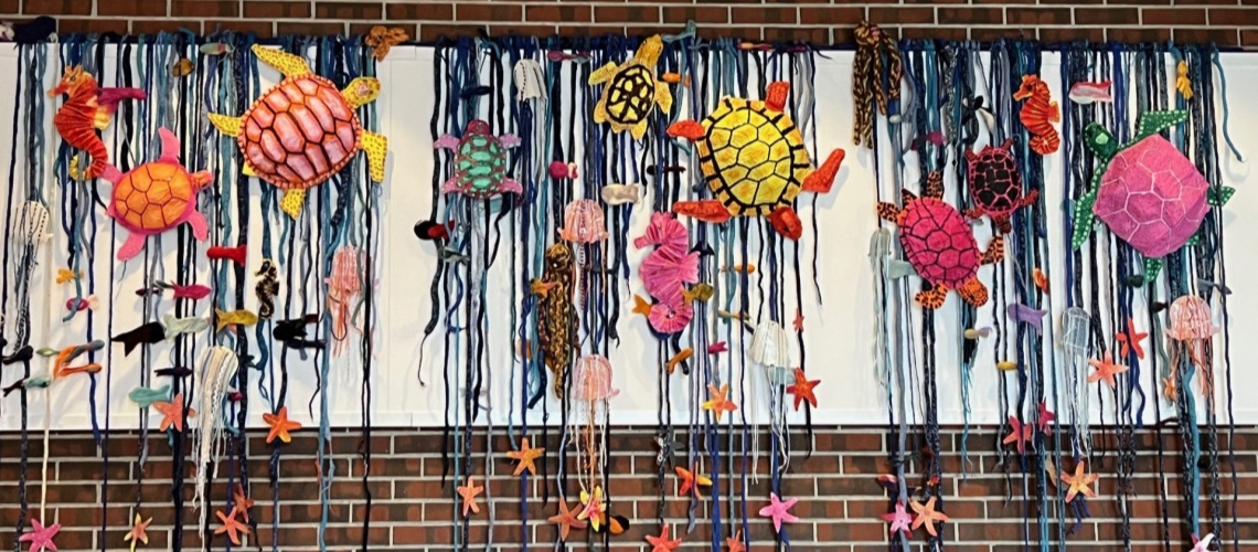 Håndlagede sjødyr i havet